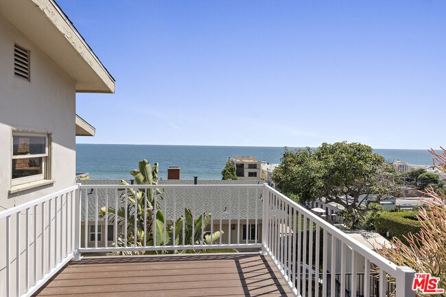 22607 Pacific Coast Hwy in Malibu, CA - Building Photo - Building Photo
