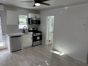 1032 S Ogden Dr, Unit Apt 5 in Los Angeles, CA - Building Photo - Building Photo