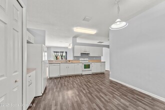 410 Eldron Blvd SE in Palm Bay, FL - Building Photo - Building Photo