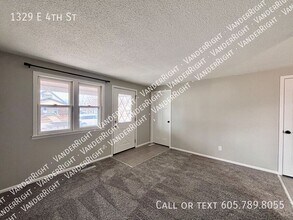 1329 E 4th St in Sioux Falls, SD - Building Photo - Building Photo