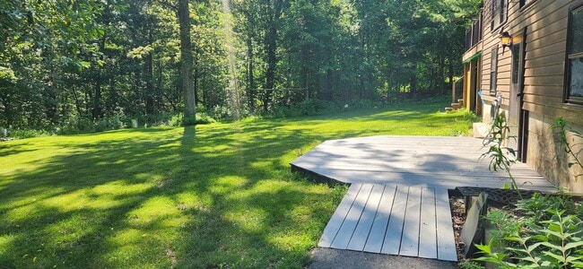 62 Hovey Rd in Londonderry, NH - Building Photo - Building Photo