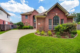 15318 Amesbury Ln in Sugar Land, TX - Building Photo