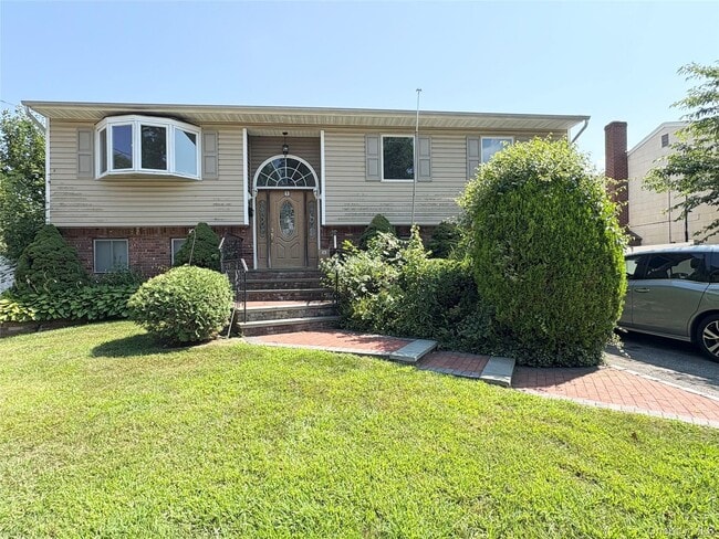 property at 3 Flower Ln