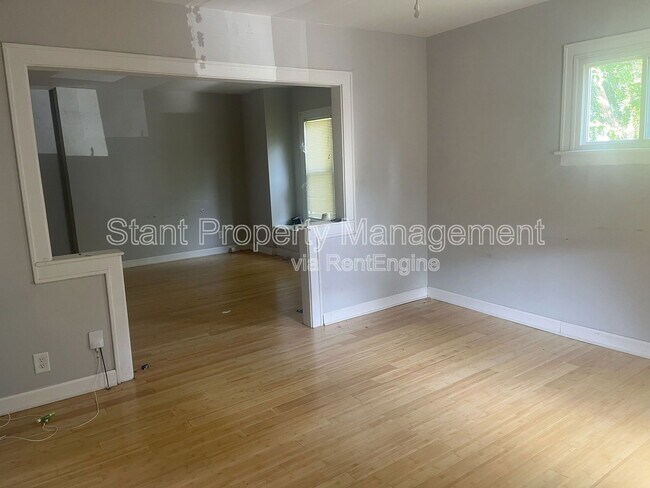 2435 Adams Ave in Columbus, OH - Building Photo - Building Photo