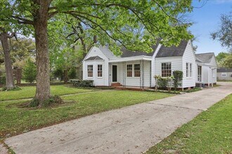 2565 Harrison Ave in Beaumont, TX - Building Photo - Building Photo