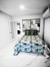 315 E Stevens Rd in Palm Springs, CA - Foto de edificio - Building Photo