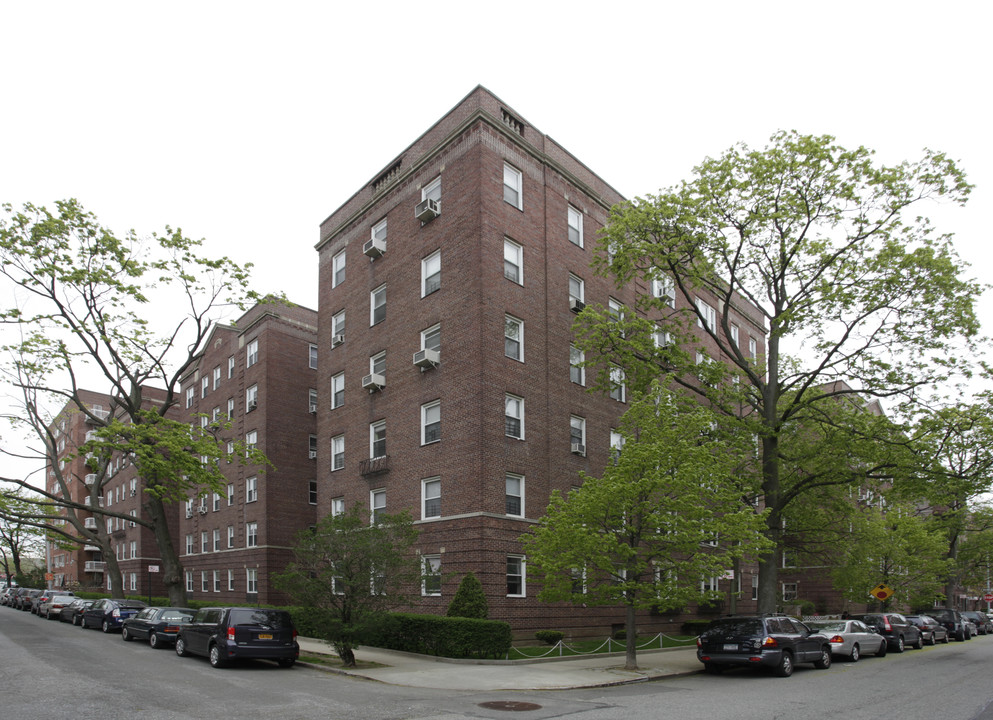 Seminole in Forest Hills, NY - Building Photo