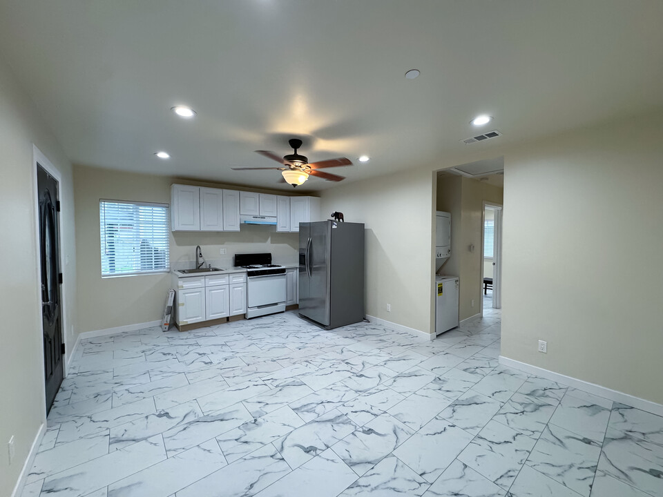 716 N Madison Ave, Unit 716.5 in Pasadena, CA - Building Photo