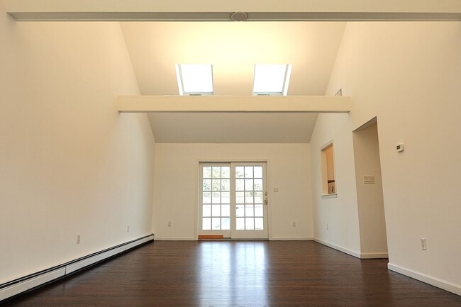 227 N Country Rd in Miller Place, NY - Building Photo - Building Photo