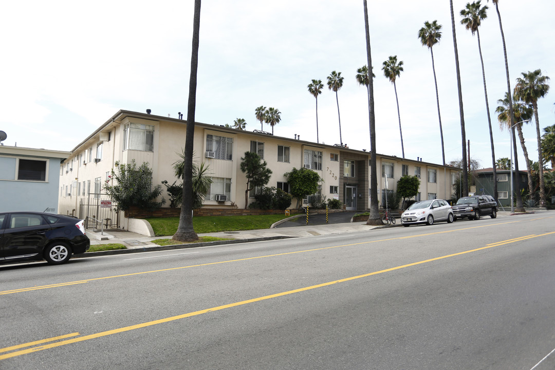 Sands Apartments in Los Angeles, CA - Building Photo