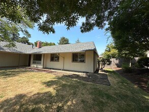 3835 NW Camas Pl in Corvallis, OR - Building Photo - Building Photo