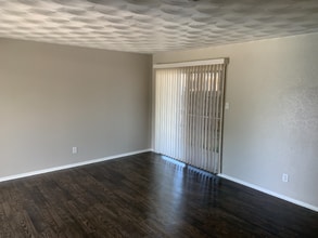 222 S Hampton Rd in Desoto, TX - Building Photo - Building Photo