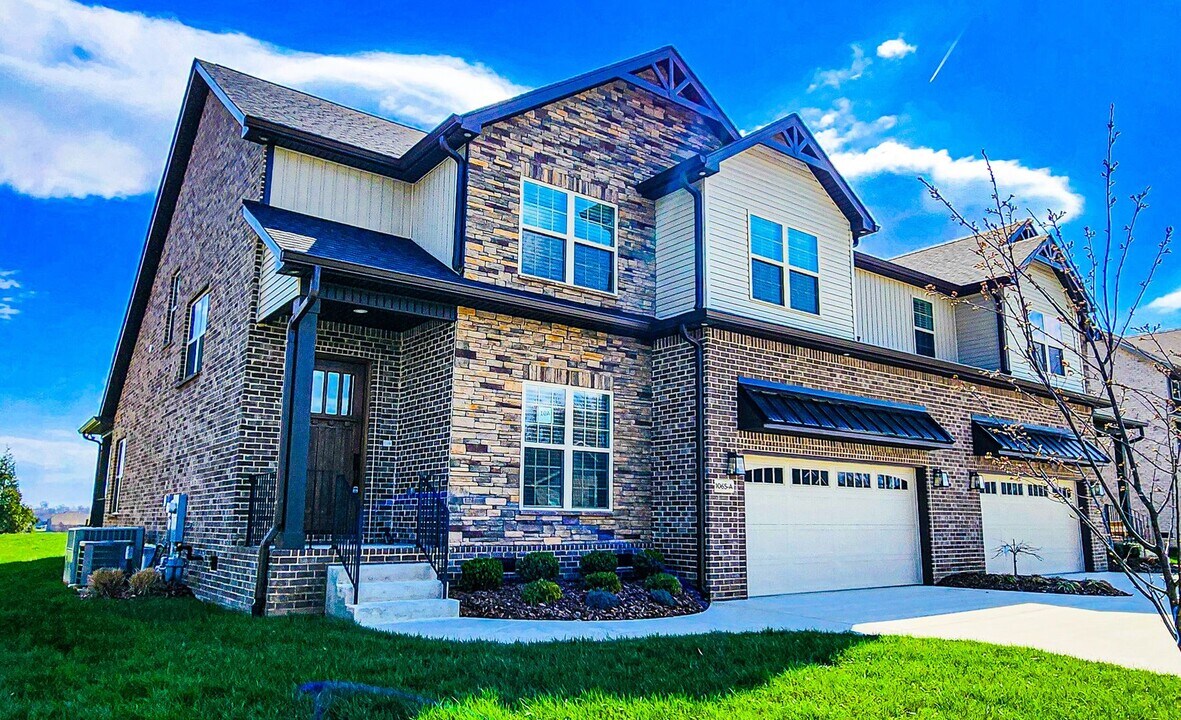 Elegant All-Brick Townhome in a Gated Comm in Clarksville, TN - Building Photo