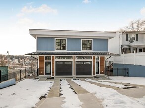 324 Edwards Pl, Unit Left Unit in Yonkers, NY - Foto de edificio - Building Photo