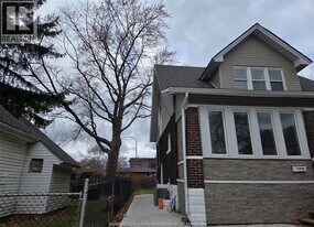 3284 Baby St in Windsor, ON - Building Photo