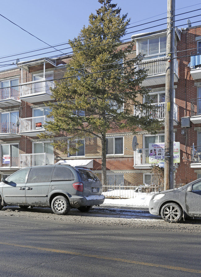 4145 des Grandes-Prairies in Montréal, QC - Building Photo - Primary Photo