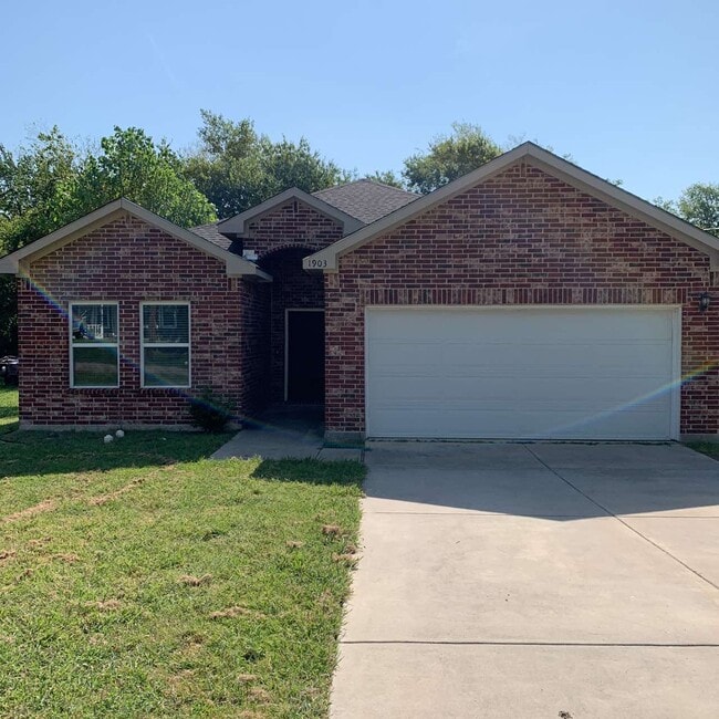 property at 2417 Norway Dr