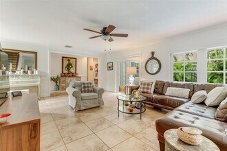 2200 Overbrook St in Miami, FL - Building Photo - Building Photo