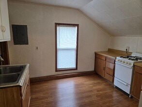 921 Mason, Unit 2 in Saginaw, MI - Foto de edificio - Building Photo