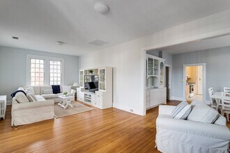 302 Rucker Pl in Alexandria, VA - Building Photo - Building Photo