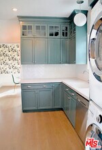 137 1/2 N Harper Ave in Los Angeles, CA - Building Photo - Building Photo