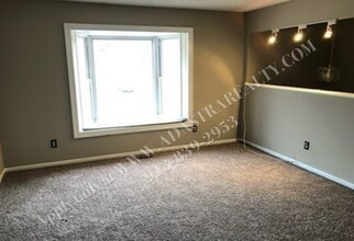 10426 N Harrison Ct in Kansas City, MO - Building Photo - Building Photo
