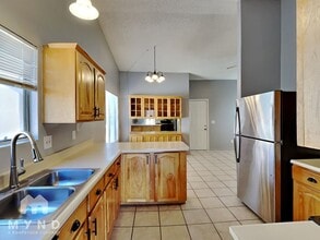 213 N Jacs Pl in Tucson, AZ - Foto de edificio - Building Photo