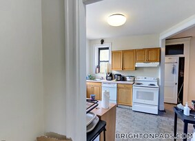 1422 Commonwealth Ave in Boston, MA - Building Photo