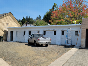 721 SE Kane St-Unit -1 in Roseburg, OR - Foto de edificio - Building Photo