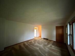 2104 Independence Ln-Unit -2104 in Janesville, WI - Building Photo - Building Photo