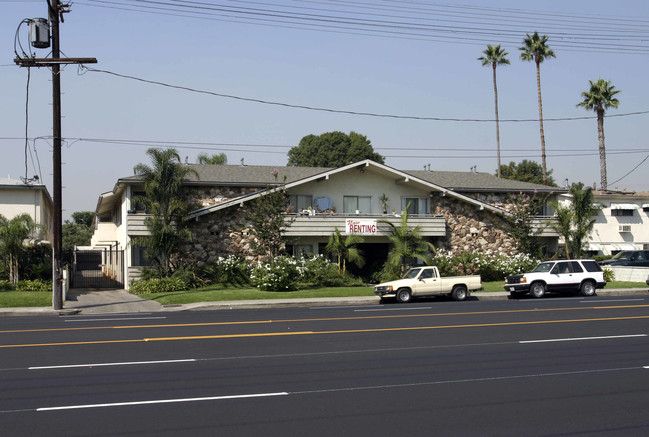 6929 Sepulveda Blvd in Van Nuys, CA - Building Photo - Building Photo