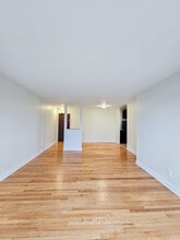 1774 W Highland Ave, Unit #306 in Chicago, IL - Foto de edificio - Building Photo