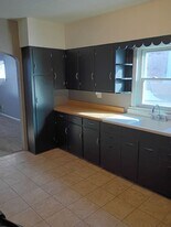 1610 Poplar St, Unit downstairs in Erie, PA - Building Photo