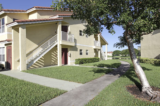 Isles at Lago Mar in Plantation, FL - Building Photo - Building Photo