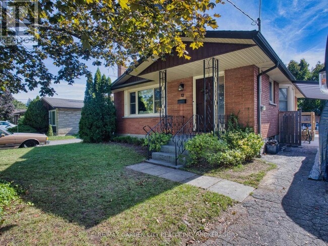 property at 12 Princeway Dr