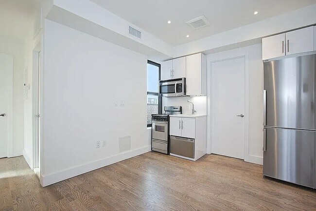 75 Orchard St in New York, NY - Building Photo - Building Photo