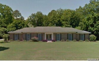 111 Arrowhead Dr in Montgomery, AL - Building Photo