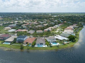 3772 Falcon Ridge Cir in Weston, FL - Building Photo - Building Photo