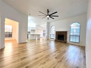 2205 Summit Dr in McKinney, TX - Foto de edificio - Building Photo