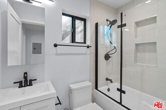 1518 1/4 Stearns Dr in Los Angeles, CA - Building Photo - Building Photo