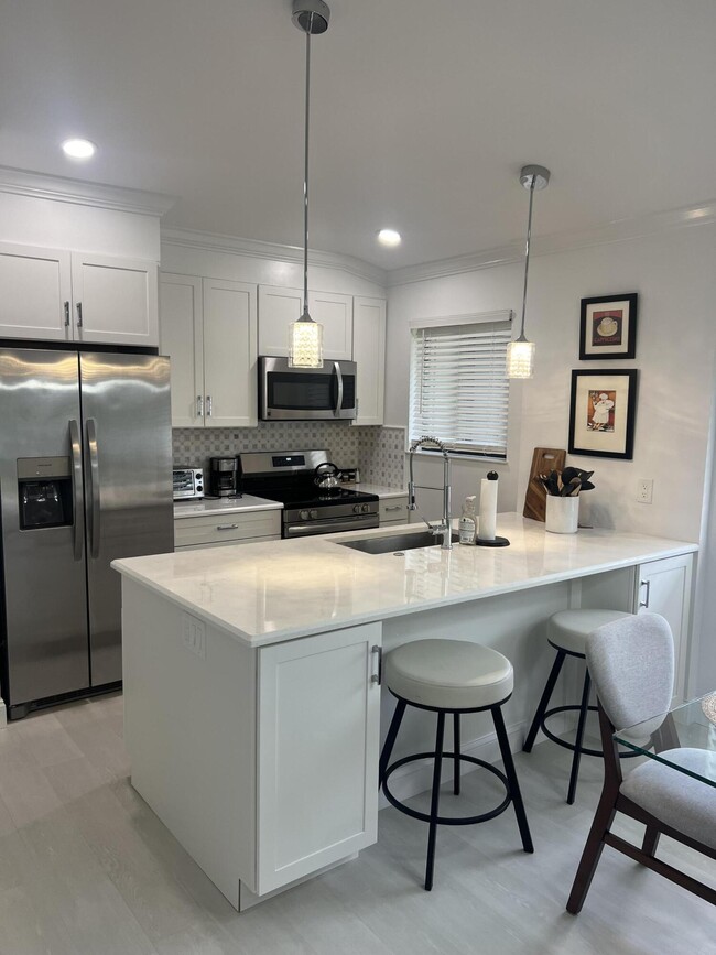 106 Club Dr in Palm Beach Gardens, FL - Foto de edificio - Building Photo