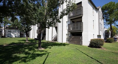 8727 Point Park Dr in Houston, TX - Building Photo - Building Photo