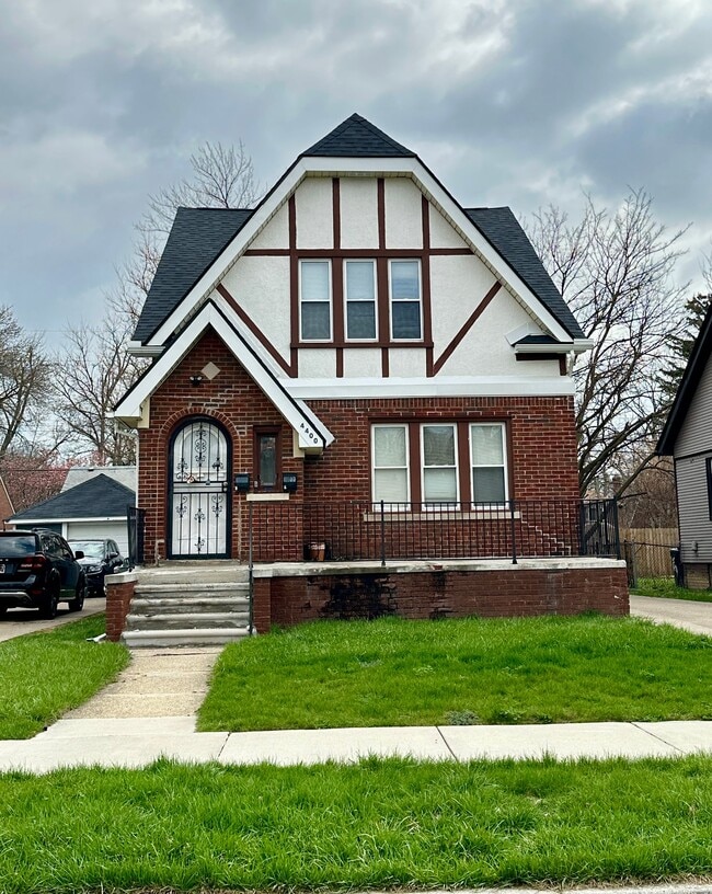 property at 4400 Devonshire Rd