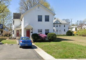 25 Delaware Ave in West Pittston, PA - Building Photo