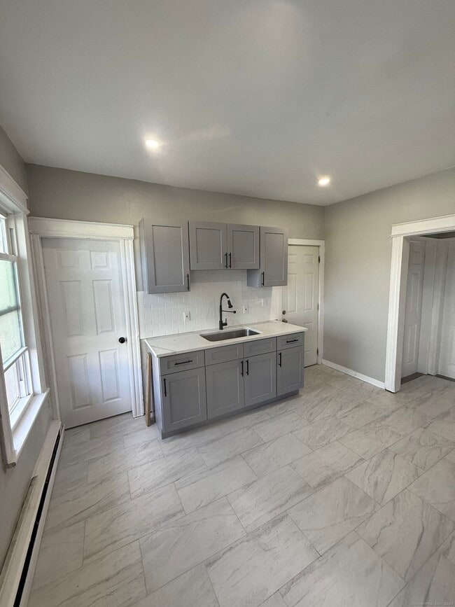 426 Benham Ave in Bridgeport, CT - Building Photo - Building Photo