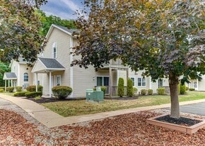 504 Greenwich Dr in Albany, NY - Building Photo