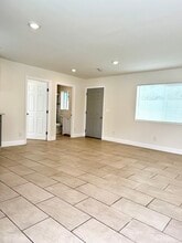 6515 White Oak Ave in Reseda, CA - Building Photo - Building Photo