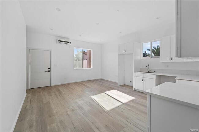 8512 Wilbur Ave in Los Angeles, CA - Building Photo - Building Photo