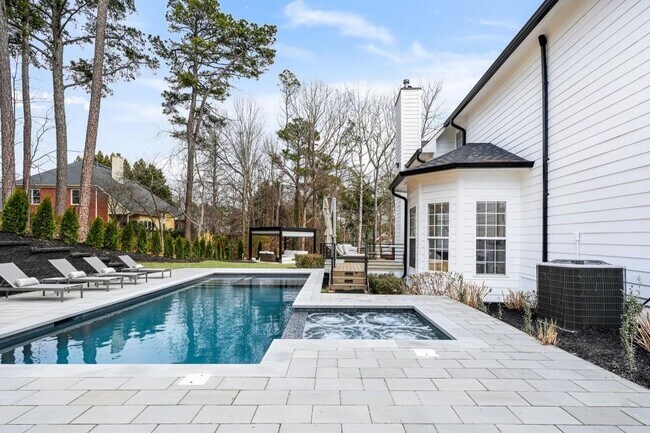 1046 Wiley Bridge Rd in Woodstock, GA - Building Photo - Building Photo