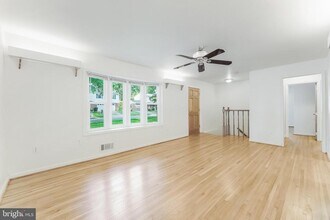 13805 Fulmer Dr in Chantilly, VA - Building Photo - Building Photo